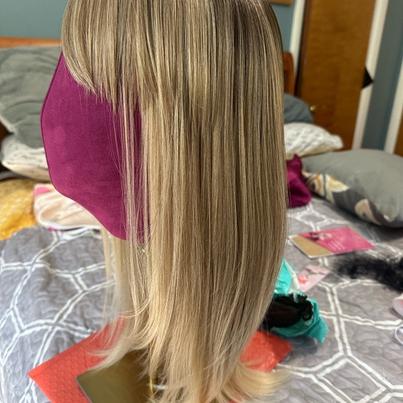 Chelsey Smith Cosmetics Amber Taupe Blonde - Picture 6 of 11